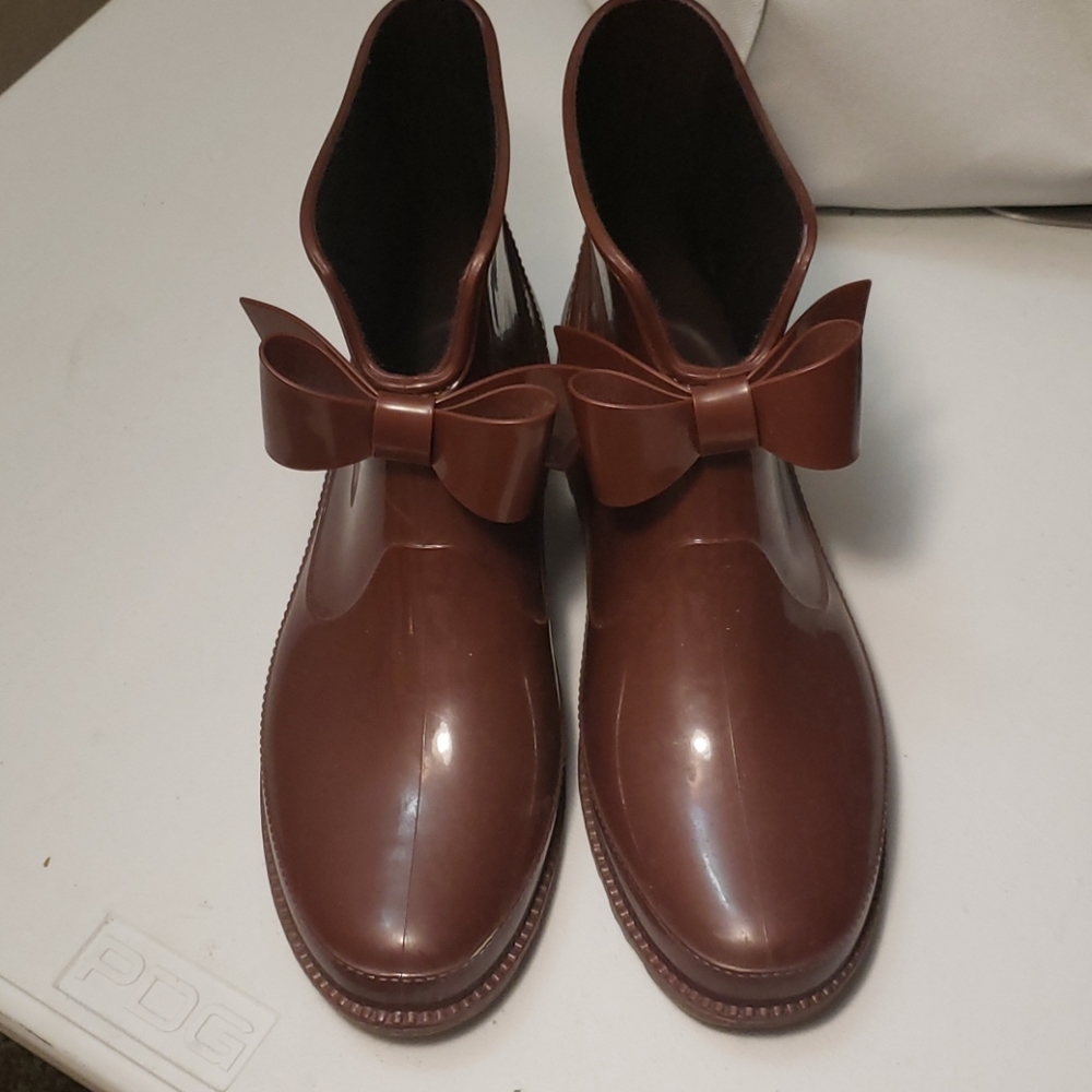 ☔️ Gently worn rain boots ☔️